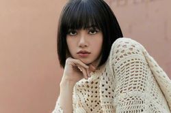 Không phải ảnh chụp BLACKPINK hay mèo cưng, Lisa thích nhất một bức hình chẳng ai ngờ đến