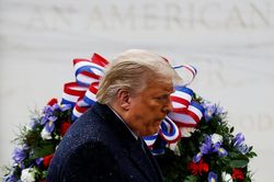 Ông Trump lần đầu xuất hiện trước công chúng sau tin thất cử