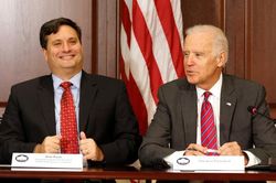 Ông Biden chọn người đồng hành lâu năm làm chánh văn phòng Nhà Trắng