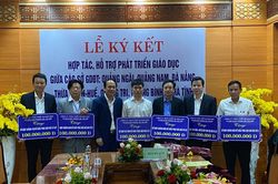 Công ty TNHH Tràng An tặng 600 triệu đồng cho 6 Sở GD&ĐT vùng bão lũ
