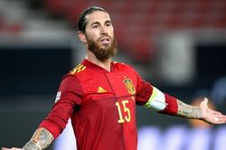 Trung vệ Sergio Ramos cân bằng thành tích của Buffon