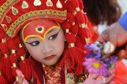 Tuổi thơ bị đánh mất của những bé gái được chọn làm 'nữ thần' Kumari