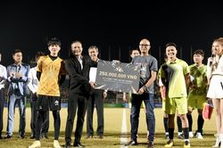 Jack ghi bàn thắng kết thúc trận cầu All Star, ủng hộ 250 triệu cho quỹ cứu trợ miền Trung