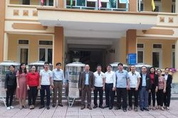 Mang yêu thương đến đồng bào miền Trung