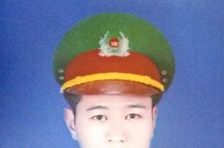 Bộ Công an đồng ý thăng quân hàm cho Thượng úy tử vong khi ngăn vụ xô xát ở Hà Nam