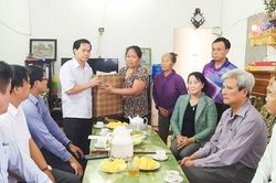 Thăm hỏi gia đình nạn nhân bị tai nạn giao thông