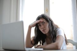 4 dấu hiệu cho thấy bạn đang làm việc quá sức