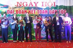 Ấm áp đêm hội Đại đoàn kết toàn dân tộc ở Hòa Thạch (huyện Quốc Oai)