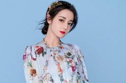 Fan tá hỏa khi vô tình biết Địch Lệ Nhiệt Ba bị blogger nổi tiếng quấy rối