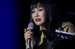 Vòng vo vụ xúc phạm dân Quảng Ngãi, Phương Thanh đón 'bão' tẩy chay