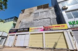 Kỳ dị hàng loạt ngôi nhà 'siêu mỏng' ở đường Trường Chinh