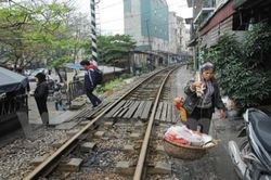 Hà Nội: Đến năm 2025 sẽ xóa toàn bộ lối đi tự mở qua đường sắt