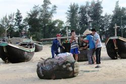 Hà Tĩnh cấm tàu thuyền ra khơi để ứng phó với bão số 13