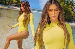 Sinh 4 con, Kim Kardashian vẫn giữ đường cong 'đồng hồ cát' ở tuổi 40