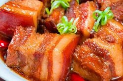 Mách chị em cách làm món thịt kho tàu ngon nức lòng, không cần chưng nước hàng mà thịt vẫn ra màu chuẩn!