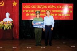 Truy quét buôn lậu trên toàn tuyến biên giới