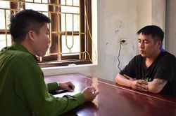 Uống bia rượu, chạy xe phạm luật còn xông đến đánh Công an