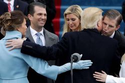 Gia đình ông Trump 'lục đục' vì chuyện khuyên cha chấp nhận thua cuộc