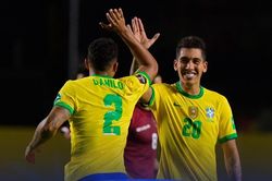Firmino lóe sáng, Brazil vững ngôi đầu vòng loại World Cup