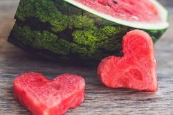 Nửa quả dưa hấu nhìn thấu lòng người