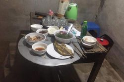 Mâu thuẫn trong bữa cơm tối, bố chồng đánh con dâu và 2 cháu nội nhập viện cấp cứu