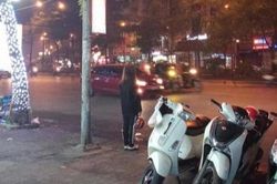 Nữ sinh năm nhất đứng 30 phút đợi chú xe ôm quay lại trả tiền thừa: 'Đúng là manh chiếu mới...'