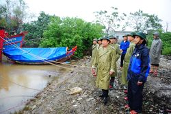 Phó Chủ tịch Thường trực UBND tỉnh Hà Sỹ Đồng kiểm tra công tác phòng, chống bão số 13 tại huyện Gio Linh