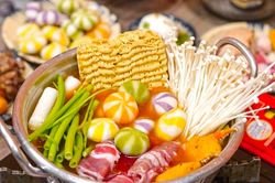 Buffet lẩu và loạt món hút khách ngày se lạnh tại TP.HCM