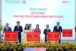 Trường Đại học Công nghệ TP Hồ Chí Minh đón nhận Huân chương Lao động hạng Nhất