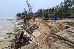 7 người bị thương, hơn 200 ngôi nhà ở Quảng Trị bị tốc mái do bão số 13