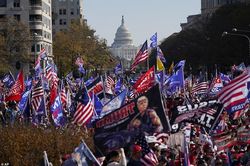 Hàng chục nghìn người đổ về thủ đô tuần hành ủng hộ ông Trump