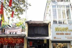 Ngôi nhà gỗ lim trăm tuổi trên phố cổ Hà Nội được ví như 'báu vật'