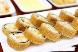 Ấm áp những ngày đầu đông với món Gimbap chiên nóng giòn