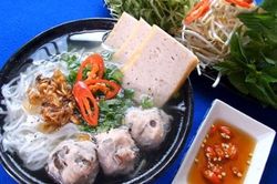 Học lỏm cách nấu bún mọc miền Nam ai ăn cũng khen ngon