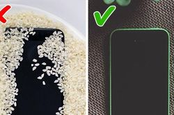 Sai lầm khi xử lý điện thoại bị ướt và cách thay thế
