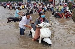 'Đói lũ', nhiều đô thị ở Tây Nam Bộ vẫn ngập, vì sao?