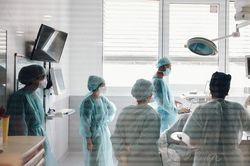 Vượt mốc 54 triệu người mắc Covid-19, bệnh viện tại nhiều nước quá tải
