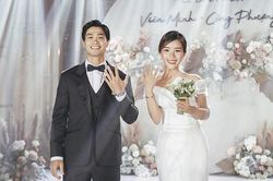 Vợ chồng Công Phượng được khen 'sinh ra để dành cho nhau'
