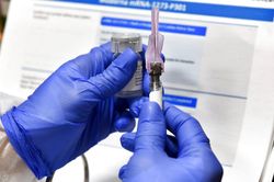 Vaccine Moderna hiệu quả 94,5%, chứng khoán Mỹ sẽ tăng kỷ lục