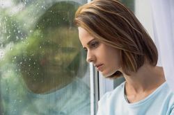 Phụ nữ, hãy yếu đuối một cách thông minh