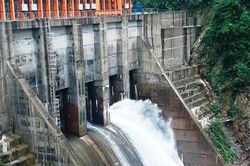 Thủy điện ngang nhiên tích 'bom nước' trước bão 13 lại vi phạm