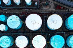 IEA hạ triển vọng nhu cầu dầu thế giới