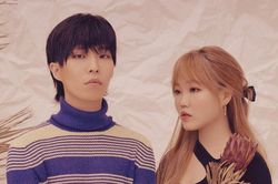 AKMU quyết không 'chạm mặt' trong MV 'Happening'
