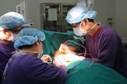 Tạo ngực cho bệnh nhân 64 tuổi sau xạ trị điều trị ung thư vú