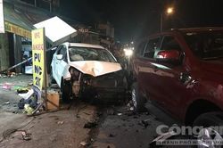 Tài xế say xỉn lao ô tô 'càn quét' vỉa hè, hất tung bàn nhậu, nhiều người trọng thương