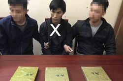 Bắt quả tang con nghiện lâu năm ôm 3 bánh heroin ra Bắc tiêu thụ