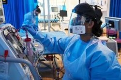 Anh kêu gọi không truy tố bác sĩ quyết định 'ai sống ai chết' trong phòng bệnh
