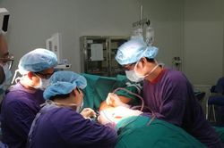 Tái tạo ngực sau ung thư cho người phụ nữ 64 tuổi