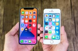 iPhone 12 mini với iPhone 5S đọ dáng