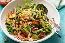 Học làm salad thịt gà trắng kiểu Thái